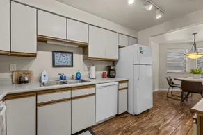 Sleeps 6 • Hot Tub, Pool & Racquetball - Image 5