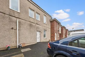 Beautifully renovated, modern 1 bedroom house - Image 4