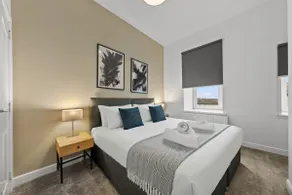 Beautifully renovated, modern 1 bedroom house - Image 2
