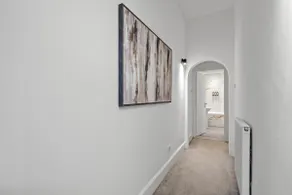1-Bed Flat in Alexandria - Free Parking - Image 3