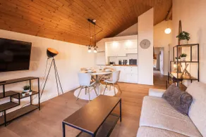 Surfers Lodge | Lake View & Pool - Image 3