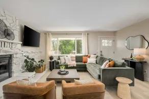 Spectacular Single Level Estate, Pet Friendly - Image 1
