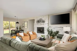 Spectacular Single Level Estate, Pet Friendly - Image 2