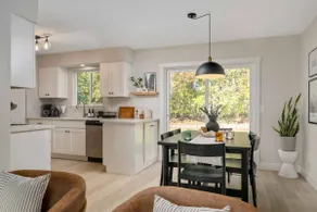 Spectacular Single Level Estate, Pet Friendly - Image 5