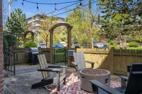 3BR 2BA Tudor Townhouse on Queen Anne Seattle View - Image 2