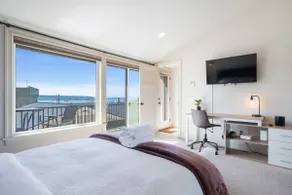 3BR 2BA Tudor Townhouse on Queen Anne Seattle View - Image 4