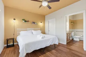 Spacious 2BR Retreat | King Beds | Pool & 24/7 Gym - Image 2