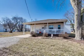 Mins to Local Attractions: Pet Friendly w/ Yard! - Image 3