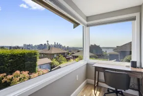 3BR Kerry Park Queen Anne - Skyline & Water View! - Image 2