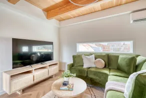 NE 26th 5018 Upstairs | 3 Bedrooms • 3 Queens • 1 - Image 5