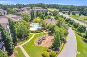 Pool, Gym & Central Location! 2- King Beds - Image 3