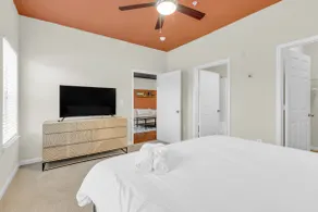 Pool, Gym & Central Location! 2- King Beds - Image 5