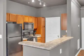 Pool, Gym & Central Location! 2- King Beds - Image 4