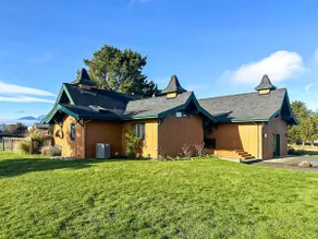 Olympic Oasis:3BR Hot Tub, Pool Table, Great Views - Image 2