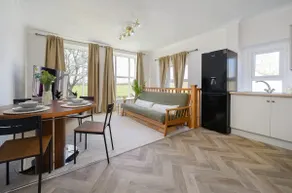 Oxendon Oasis- Luxury Hot Tub Retreat - Image 3