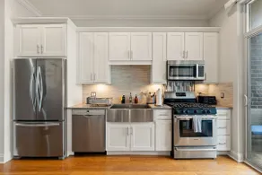 1 Free Parking, Gym, Balcony, Sleeps 10! - Image 3