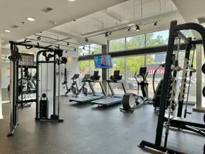 1 Free Parking, Gym, Balcony, Sleeps 10! - Image 2