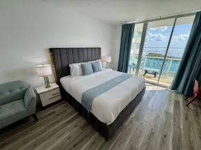 Balcony Ocean Views | Pool, Gym, Wi-Fi & Parking - Image 4