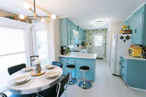 Yesterday in the Quay Walk Downtown 1950s 3BR/BA - Image 2