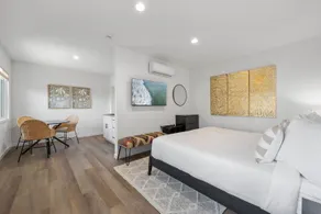 Bungalow 11 - Luxury King Suite + Patio - Image 3