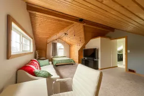 Quaint Attic Suite with Heated Pool Year-Round - Image 4