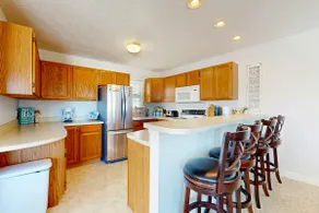Charming 3-Story Condo Near Beaches & Pool - Image 5