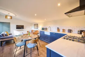 Host & Stay - The Lodge - Image 2