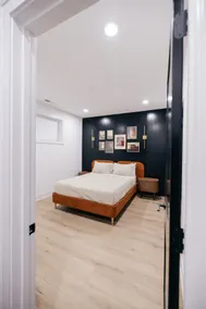 6 Min to UChicago | Free Parking | Lux Condo - Image 2