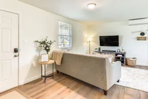 4 Mi to Dtwn: Dog-friendly Fayetteville Home - Image 4