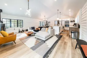 Modern Comfort Timeless Charm - Log Cabin Retreat - Image 5