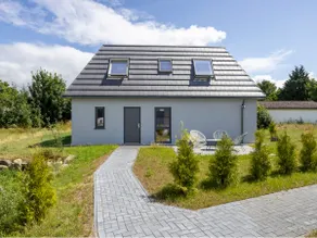 Modern vacation home with terrace - Image 2