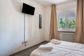 Apartamento 'Lases Piano Terra' con vistas a la montaña, terraza privada y Wi-Fi - Image 5