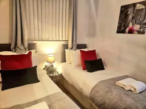 Flat House - Image 2