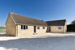 Spacious 4BD Smart Home in Idyllic Rural Setting - Image 2