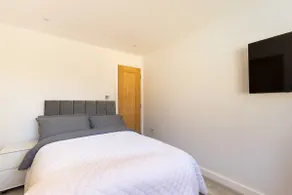 Spacious 4BD Smart Home in Idyllic Rural Setting - Image 5