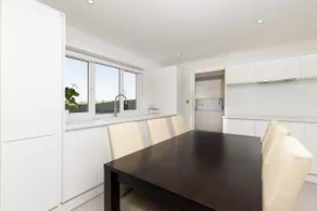 Spacious 4BD Smart Home in Idyllic Rural Setting - Image 4