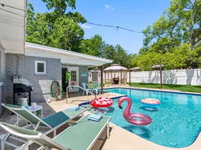 Charming 3 bed Home with Heated Pool in Lakeland - Image 2