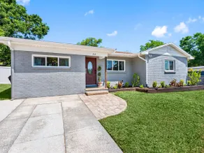 Charming 3 bed Home with Heated Pool in Lakeland - Image 3