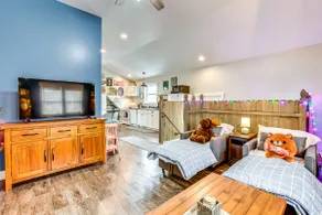 Close to Trails & Town! Artsy Apt in Frankfort - Image 5