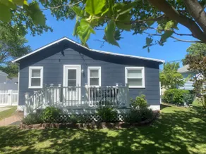 Coastal Cottage~Fenced Yard~Fire Pit~Pet Friendly! - Image 2