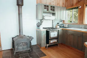 Hot Tub • Panoramic Views • Cozy Wood Stove - Image 4