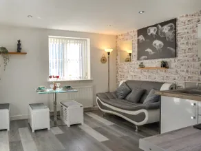 Holly's Apartment - Image 2