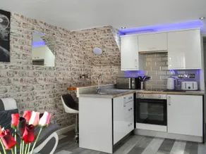 Holly's Apartment - Image 5
