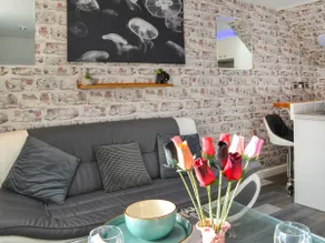 Holly's Apartment - Image 4