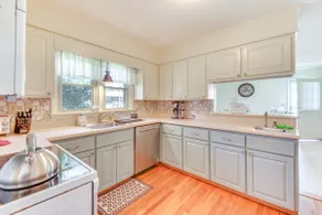 1 Mi to Dwtn Shops & Dining: Spacious Family Home - Image 2