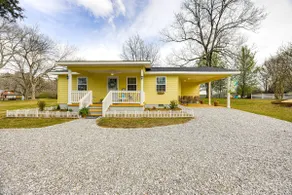 Yellow Home in Lineville on 2 Acres w/ Pool Access - Image 4