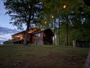 The Pond House-Hilltop Views-Private Pond Near RRG - Image 2