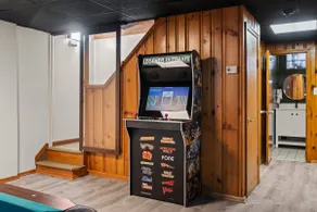 Historic Tacony Retreat ~ with Sauna Sleeps 17 - Image 4