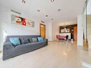 Duplex with free parking only 250m beach - Image 2
