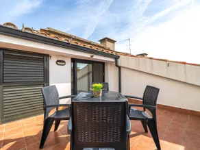 Duplex with free parking only 250m beach - Image 4